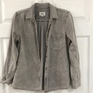 American Eagle Outfitters- Vintage Wash Button-Down Shirt in Faded Gray